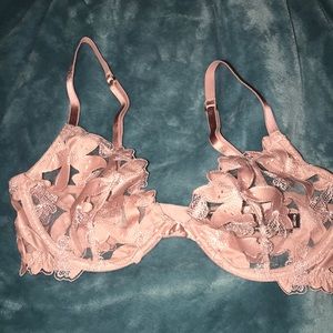 🔥🔥A beautiful flower see-through bra